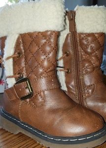 Toddler girls winter boots.  Link brand, size 8T